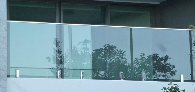 frameless mini post glass balustrades