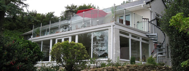 House with frameless glass balustrade